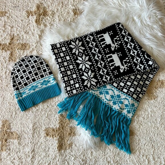 Urban Accessories - Urban Outfitters 2890 Black, White & Blue Reindeer Pattern Scarf & Hat Bundle